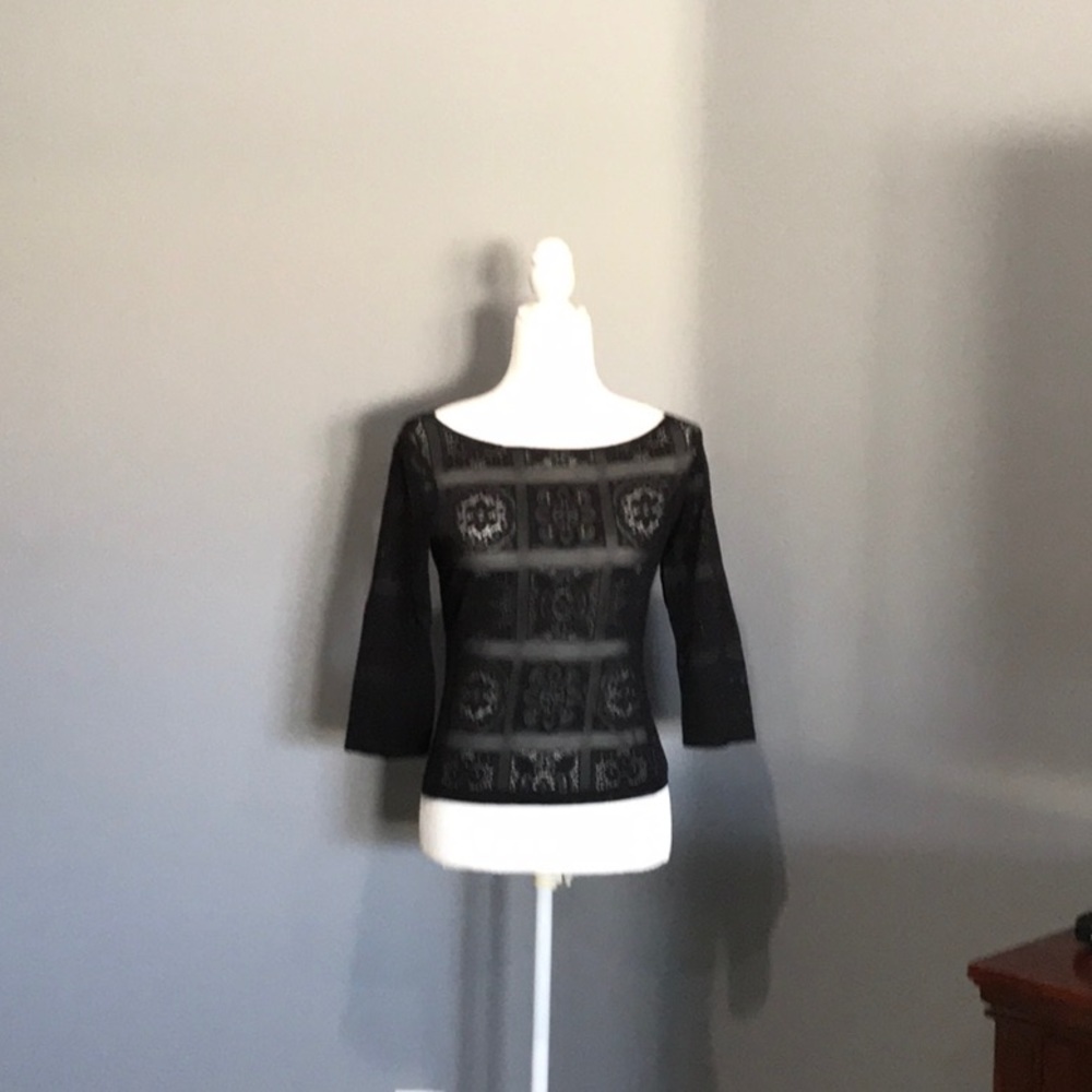 Bateau neck square lace design top.